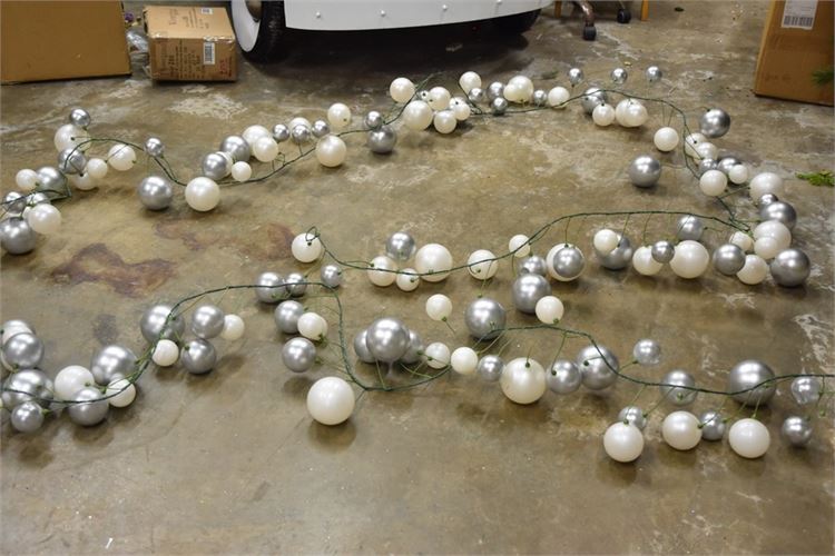 20 ft Strand of Ornaments