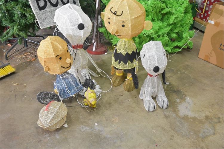 Group Charlie Brown Decorations (Trees Not Included)