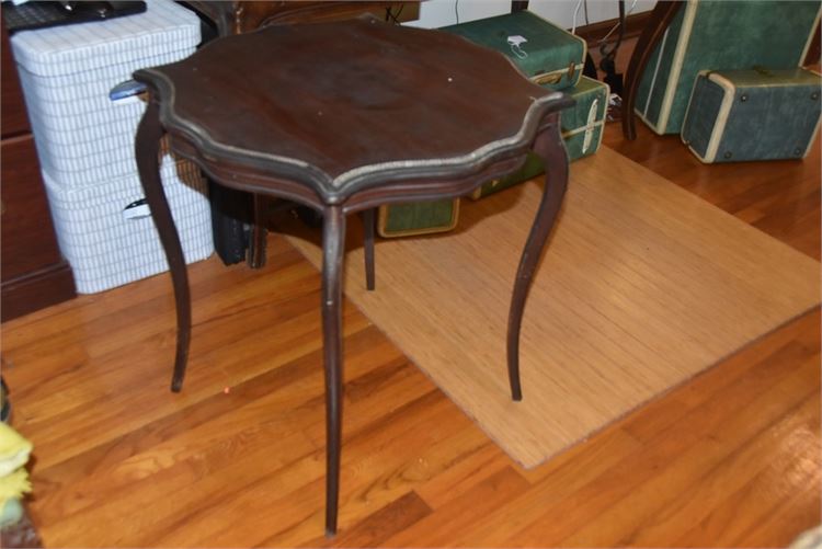 Vintage Queen Anne Style End Table