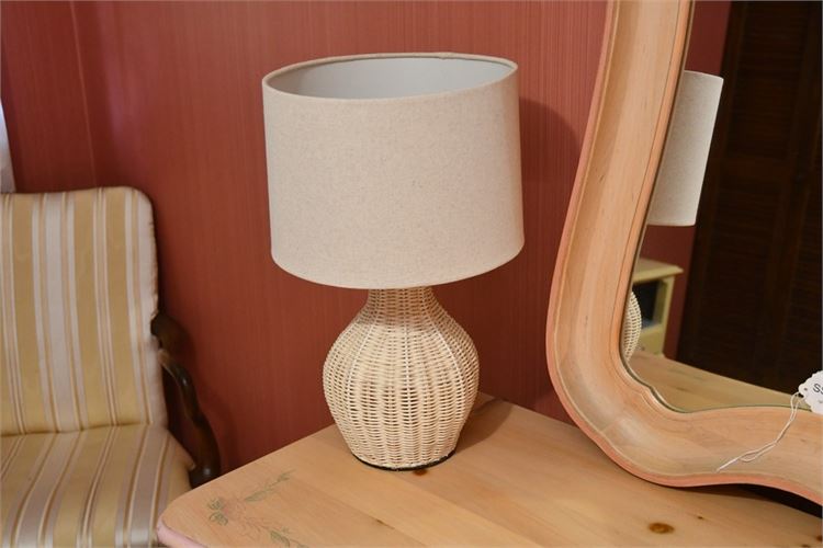 Wicker Table Lamp With Shade