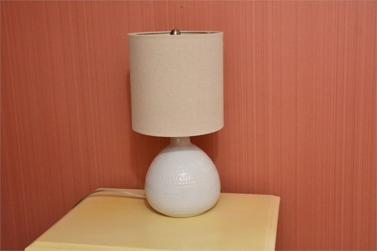 Modren Table Lamp With Shade