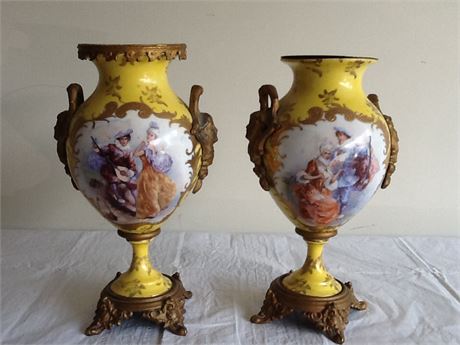 Pair of decorative yellow urns