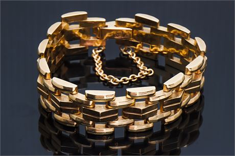 14 Karat Yellow Gold Band Link Bracelet