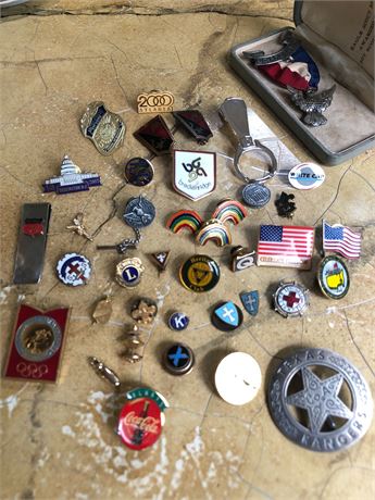 Miscellaneous Lot 38 Buttons and Metals