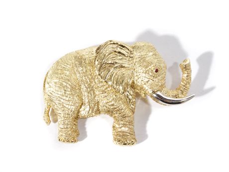 18K Yellow Gold Elephant Form Dress Pin