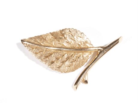 14 Karat Leaf and Branch Motif Dress Pin