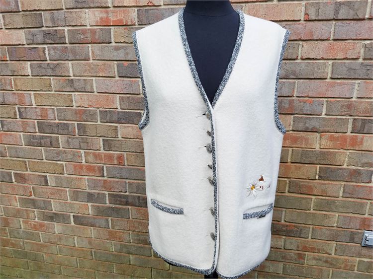 GEIGER Sleeveless Sweater Vest