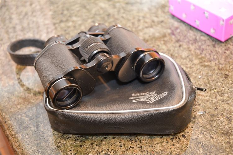 Tasco 8 x 30 Binoculars with Case