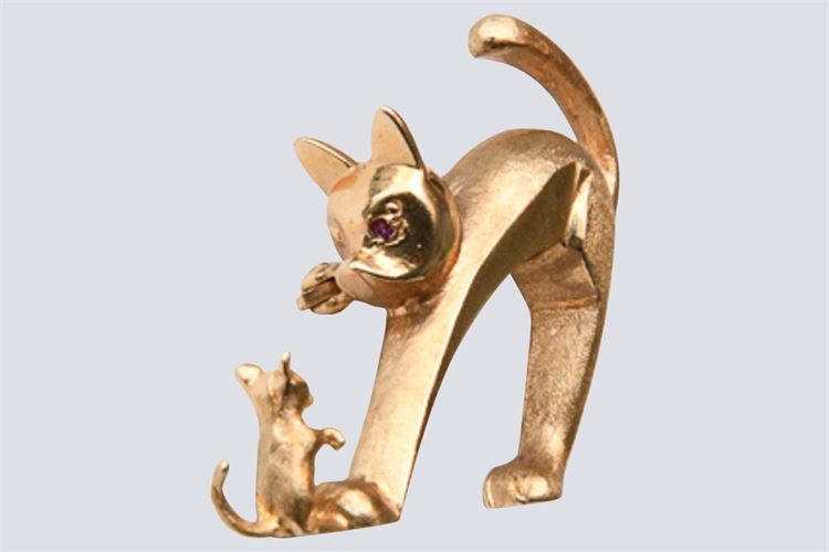 Gold Cat and Mouse Dress Pin.