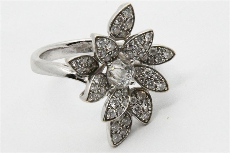 14k White Gold Floral Motif Ring Size 7 1/4