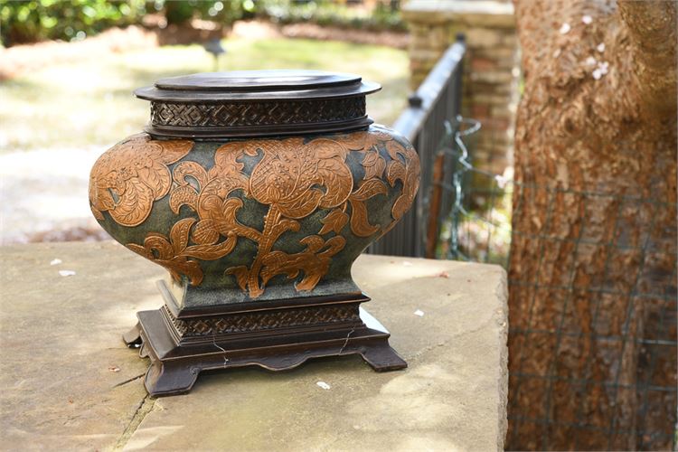 Romantic Style Metal Urn