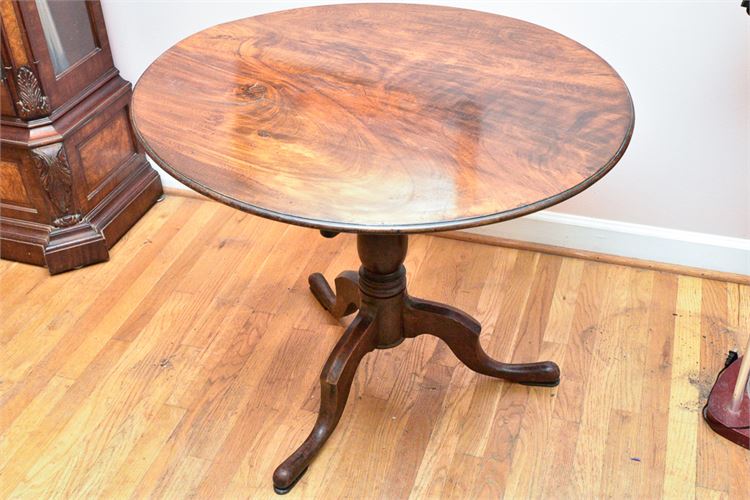 Antique QUEEN ANNE Mahogany Tilt Top Side Table