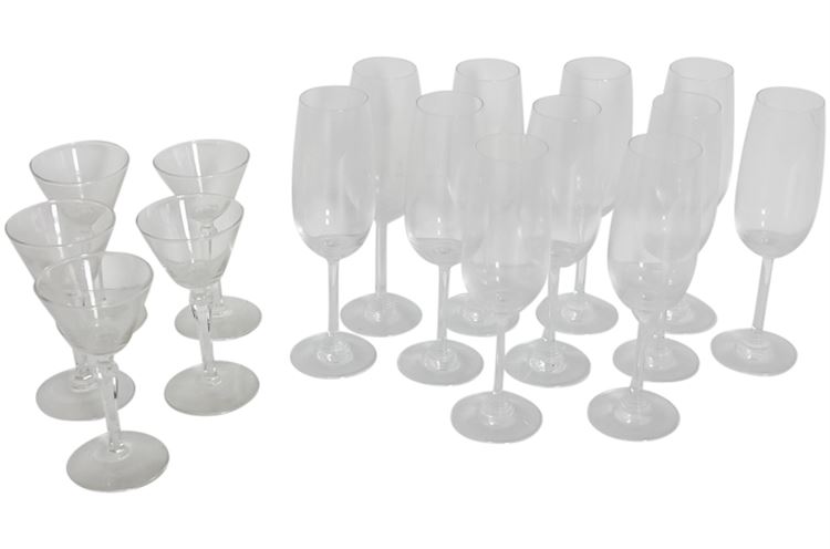 Lot (Sixteen) 16 Champagne & Wine Glasses