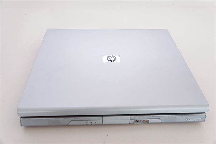 Hewlett Packard Pavillion ZE2000 Laptop Computer w/Case