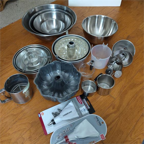 Mixed Lot Metal Kitchen Cookware