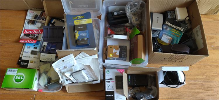 Mixed Lot Memory Cards & Batteries