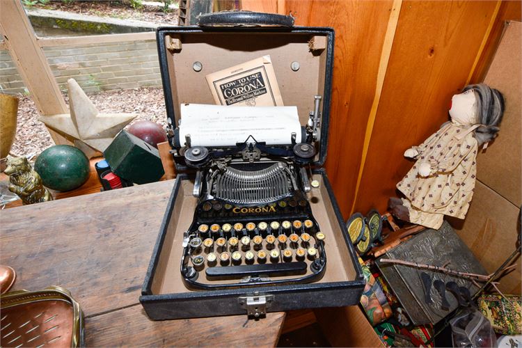 Small Antique CORONA Portable Typewriter w/Case