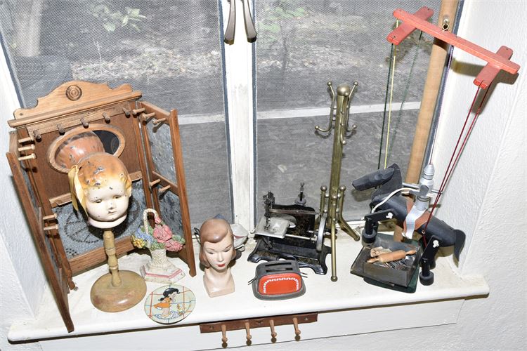 Grouping of Vintage Novelty Items