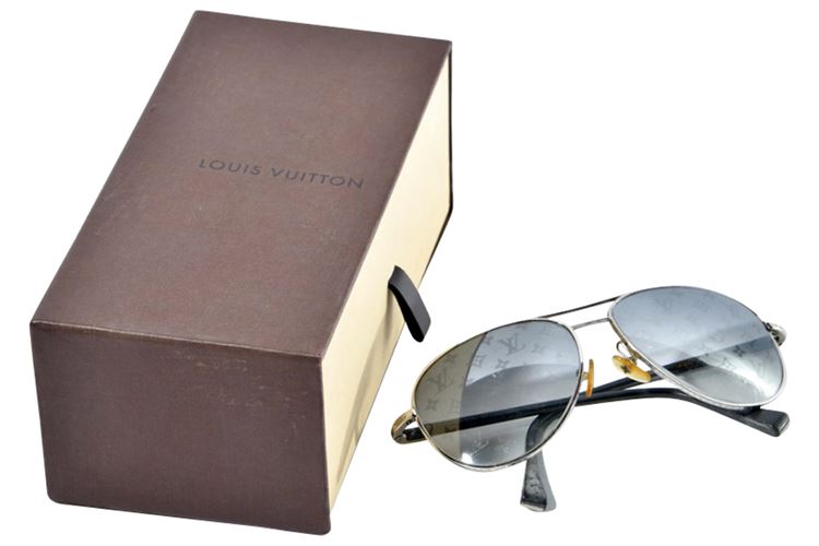 Louis Vuitton Conspiration Pilote Sunglass with Logo Lenses