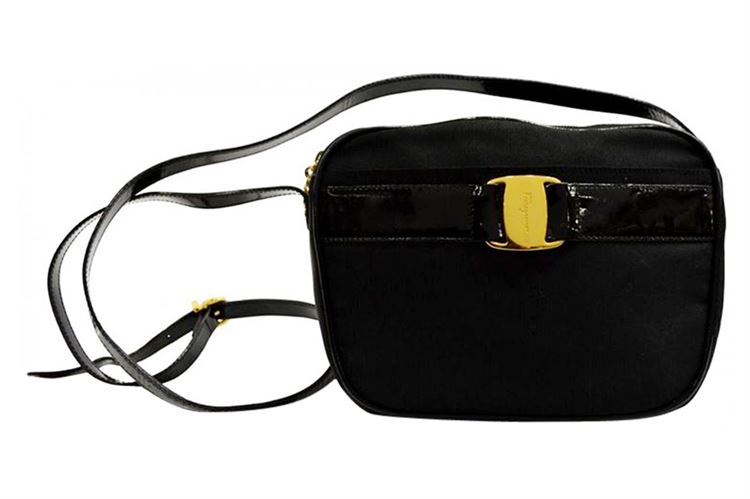 SALVATORE FERRAGAMO BLACK SHOULDER BAG