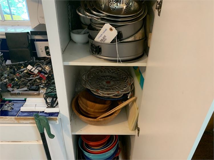 Group Lot Of Kitchen Items