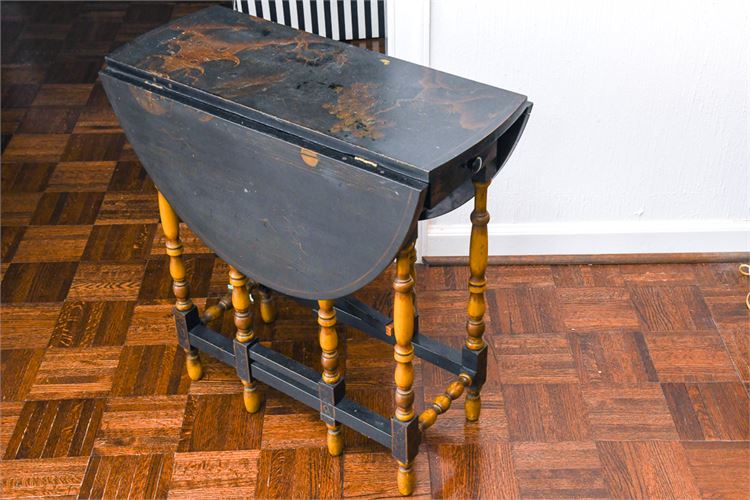 Vintage William & Mary Style Drof Leaf Table