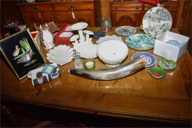 Miscellaneous Lot of Decorative Items