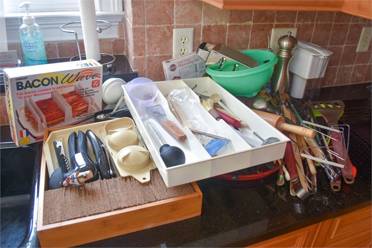 Group Lot Of Kitchen Items