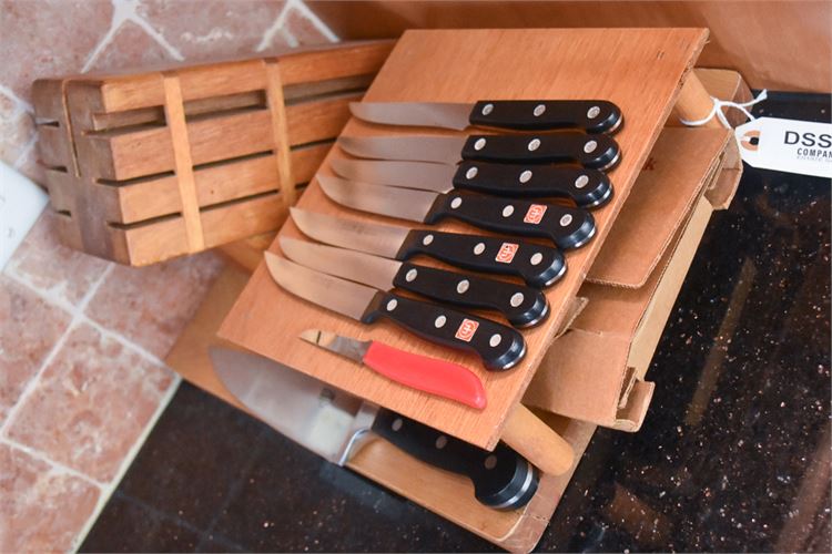 Knife Set with Cutting Board