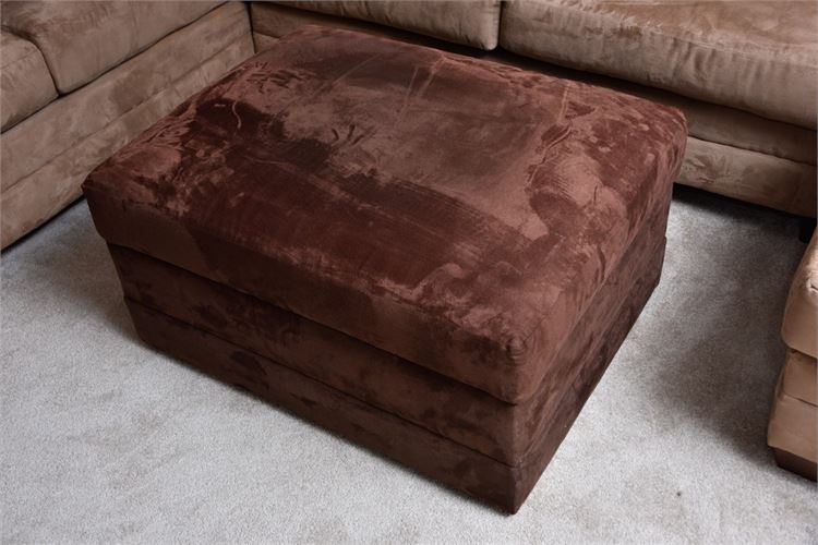 Bassett Upholstered Ottoman with storage