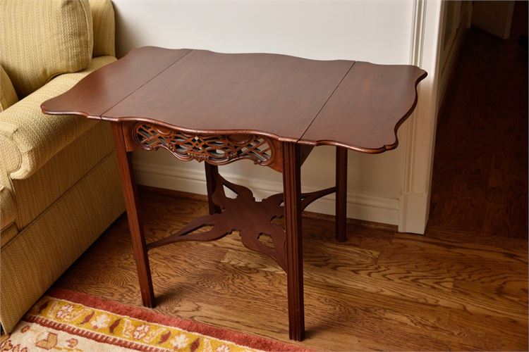 Traditional Style Drop Leaf Side Table