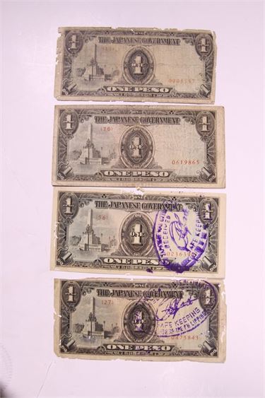 Group 1943 Japanese Philippines 1 Peso Notes