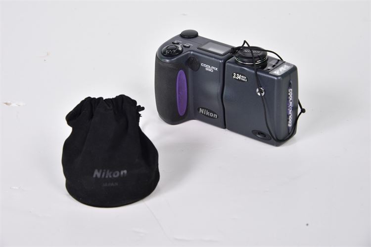 NIkon Cool Pix 990 w/180 degree lense capable of shooting 360 degrees