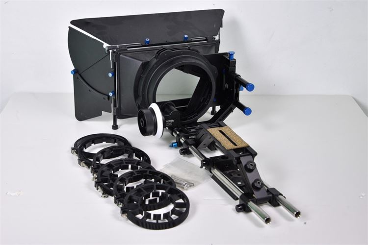 Rail system w/camera mount, focus Wheel, assorted lens rings R