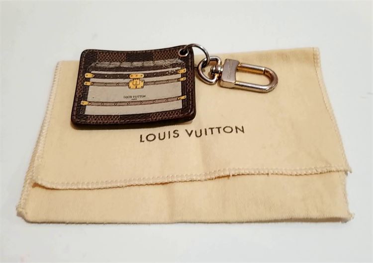 LOUIS VUITTON Ltd Edition Monogram Canvas Illustre Trunk Key Holder & Bag Charm