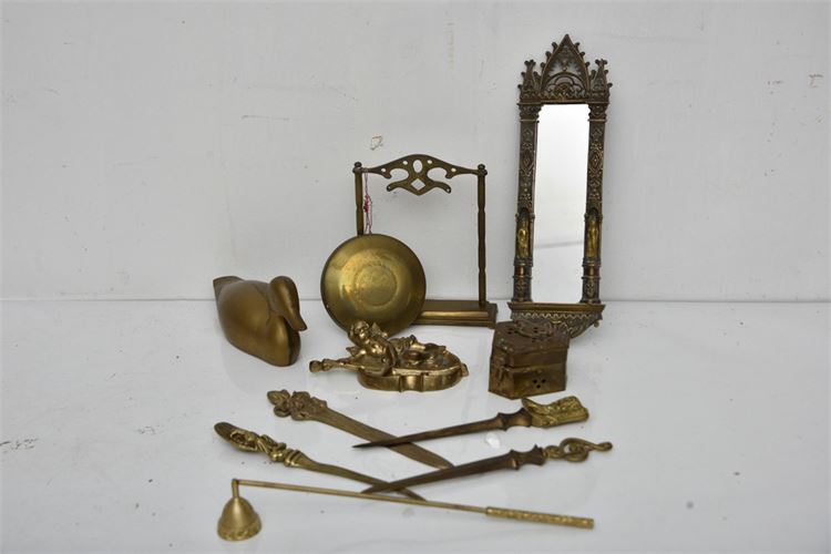 Group Lot Decorative Accessories