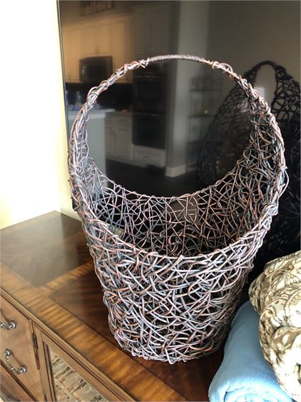 Wicker Basket with Set of Throws