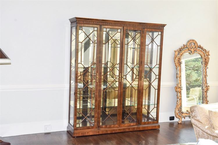 HENREDON Georgian Style Mahogany China  Cabinet