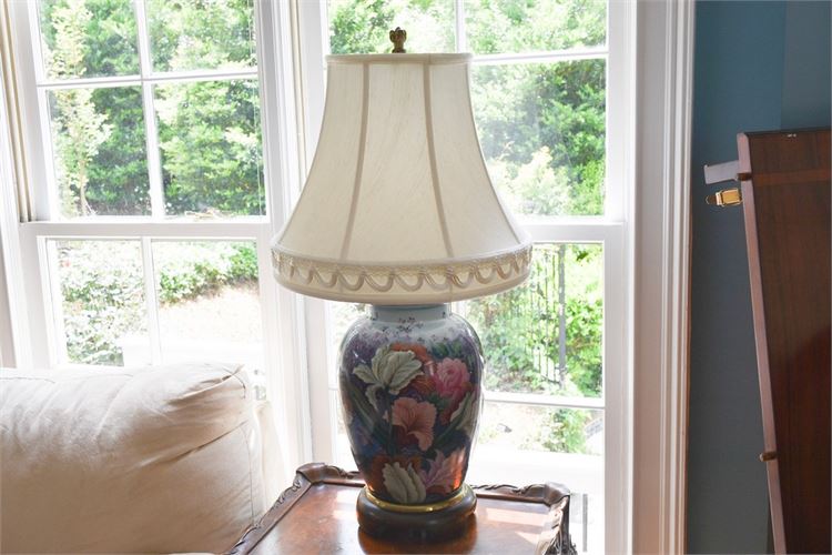 Chinese Style Porcelain Lamp