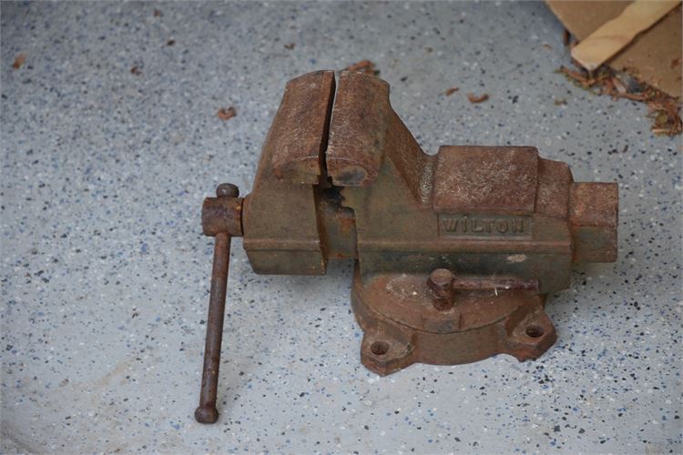 Vintage WILTON Table Mounted Vise