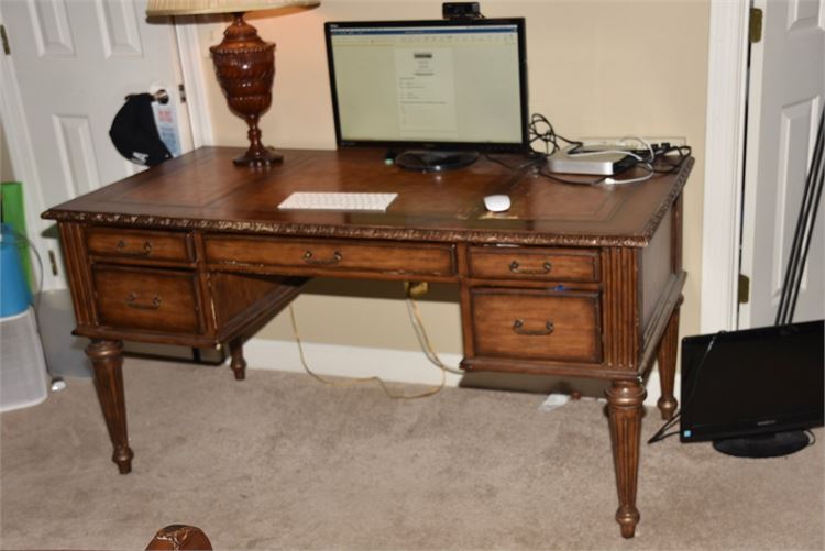 HOOKER Furniture "Seven Seas" Bureau Plat