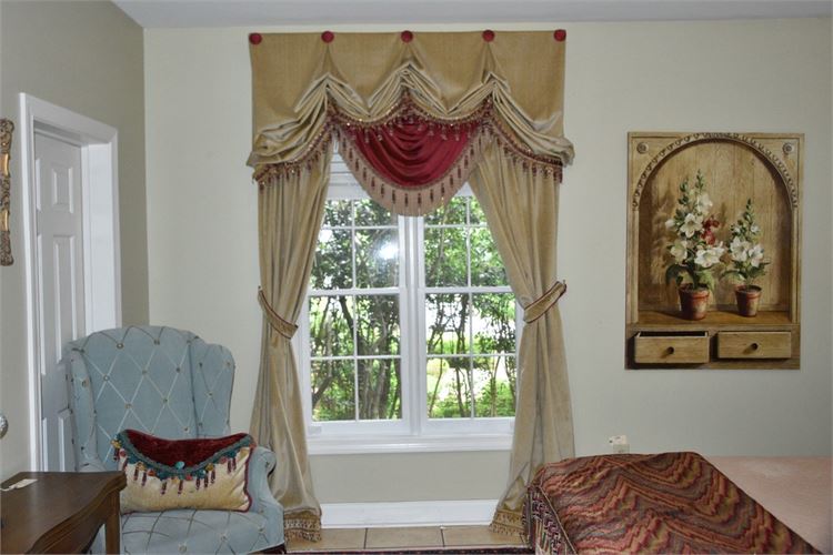 Set Elaborate Window Drapery