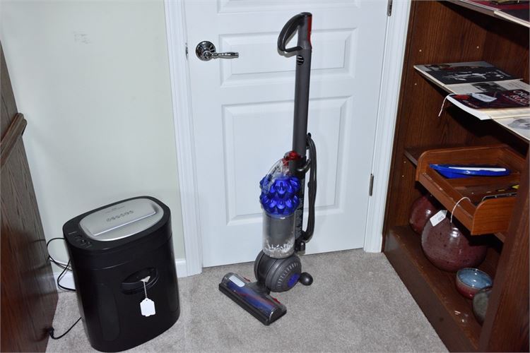 DYSON Vacuum