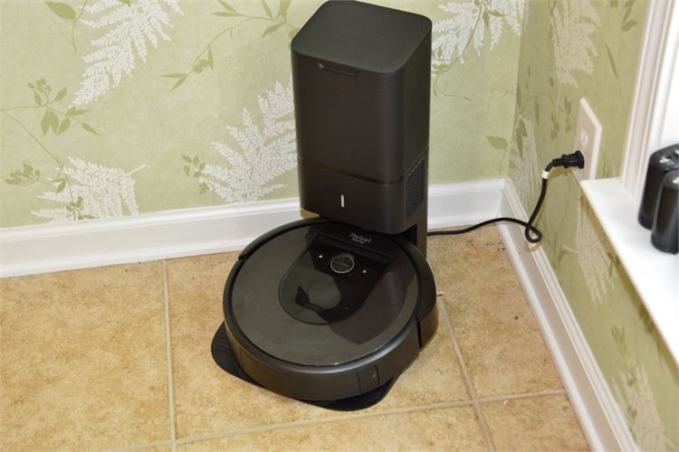 iROBOT Vacuum With Charging Station and Accessories