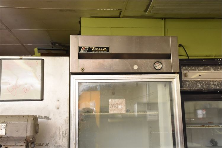 TRUE Commercial Refrigerator (SILVER)