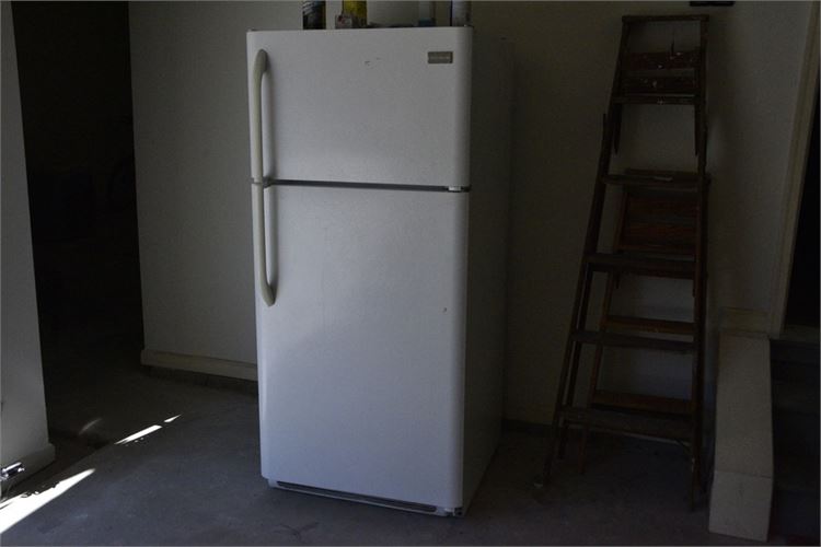 FRIGIDAIRE Refrigerator