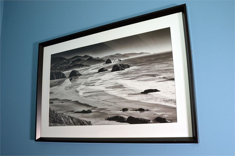 Black and White Print Depicting a Seascape