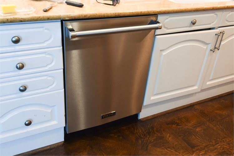 VIKING Model: VDWU524SS  Built-In Stainless Steel Dishwasher