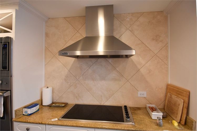 VIKING Ceiling Mount Ducted Hood and Viking Electric Cooktop