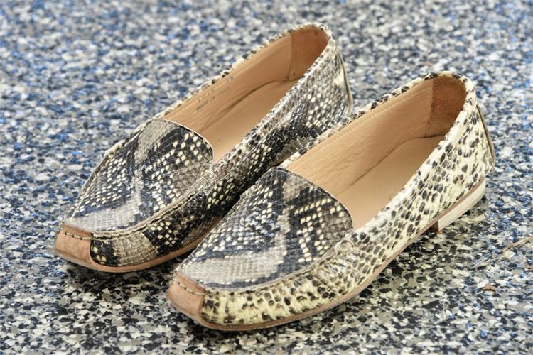 ANN MASHBURN Snake Skin Loafers (Size 38)